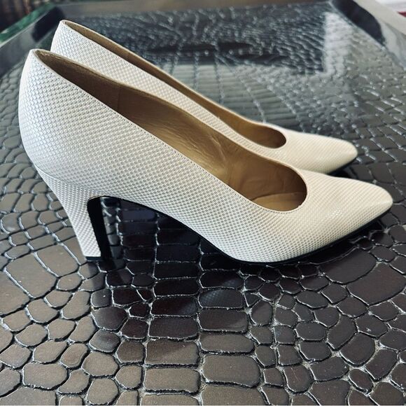 Stuart Weitzman light gold, textured pumps. - Picture 4 of 7